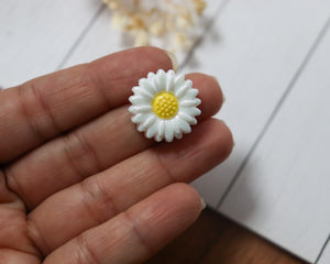 20MM White Opal Daisy Silicone Focal Bead